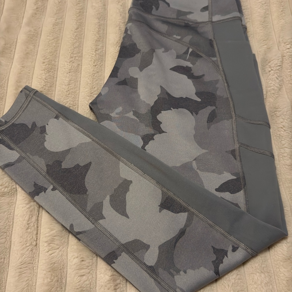 Athleta Pants Womens Small Essex Camo Hybrid Tight Leggings Gray Zip Pocket